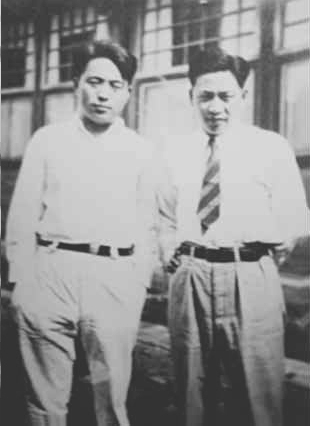 赵家璧(右)与章靳以，1935年，北京